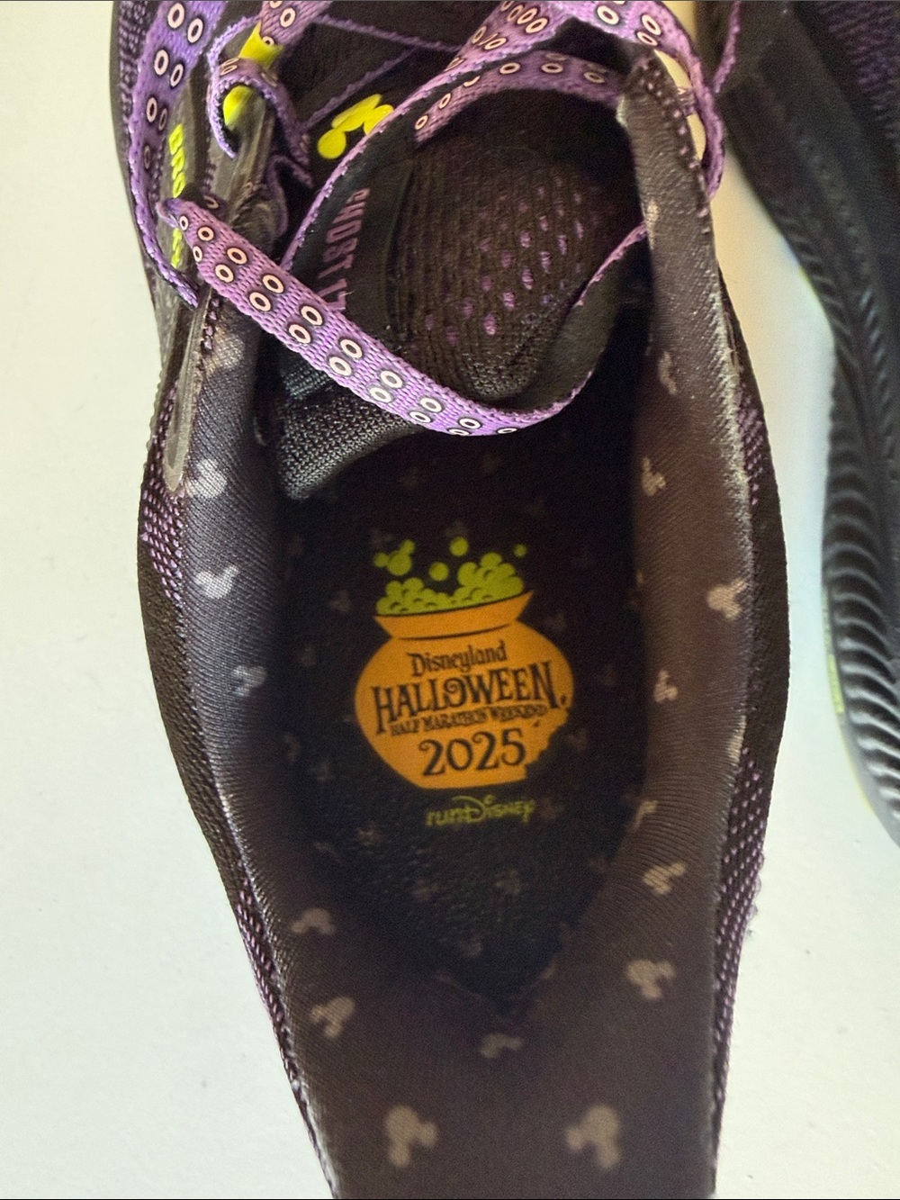 Brooks Women’s Ghost 17 RunDisney Halloween Half Marathon Running Shoes Size 9 - Picture 4 of 9